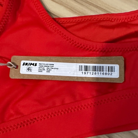 SKIMS Fiery Red Bra - Picture 4 of 4